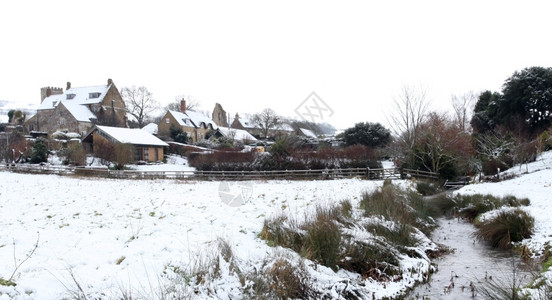 路乡村茅草英格兰多塞特郡农村被雪覆盖的阿伯茨里村图片