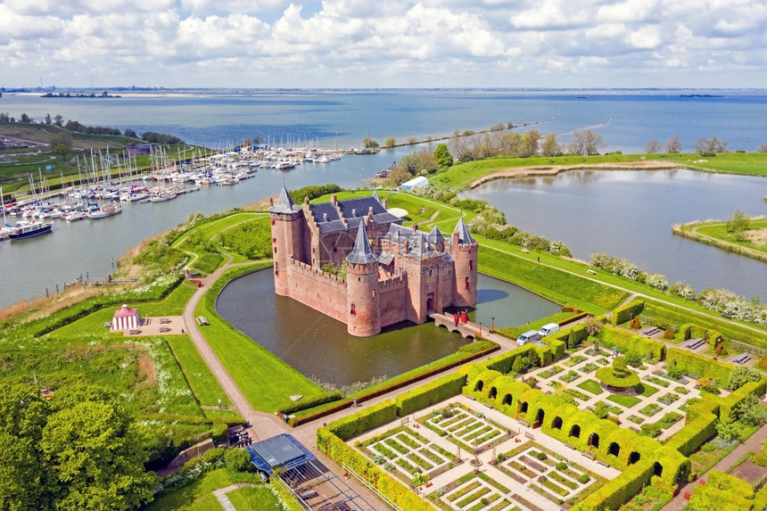户外艾塞尔梅来自荷兰IJsselmeer的中世纪Muiderslot城堡的空中飞机欧洲图片