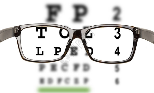 眼镜模糊光学的配件眼镜有视力测试和部分模糊的白色反光镜设计图片