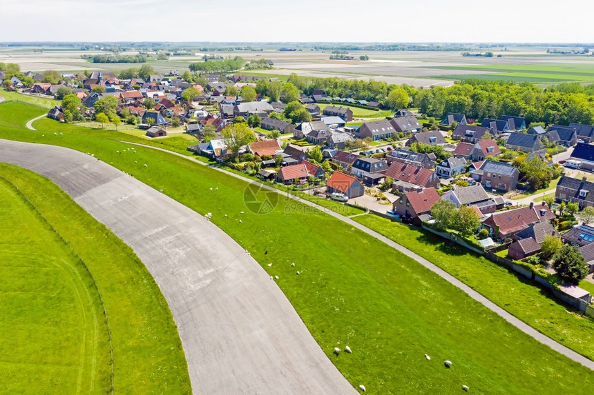 从荷兰弗里斯Wadden海的Moddergerat村起飞的空中机特征欧罗巴历史图片