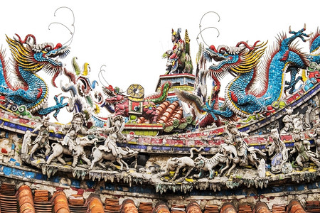 北孟家长山佛教寺庙屋顶的一部份展示了系列高度装饰雕塑包括龙和其他生物还有色彩多的外形在北蒙吉亚长山佛教寺庙顶上还展出一系列高装饰背景图片