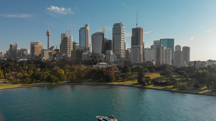 城市的悉尼澳洲市天际和著名港湾地区全景空中观测建筑学图片