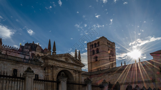 欧洲西班牙萨莫拉卡斯蒂利亚和里昂罗曼斯克大教堂户外正面图片
