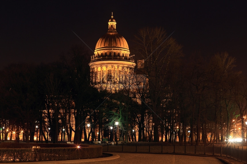 俄罗斯圣彼得堡艾萨克斯教堂夜景俄罗斯克萨州城市旅行的图片