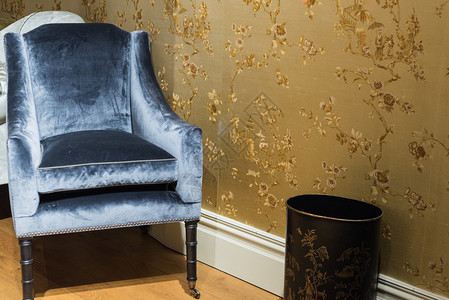 文拉格复古的地面金壁纸房昂贵的文具架椅图片