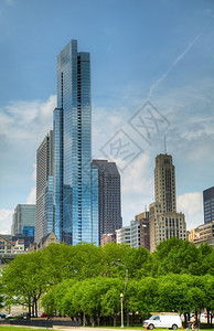 芝加哥市中心阳光明媚的白天IL云摩大楼空图片