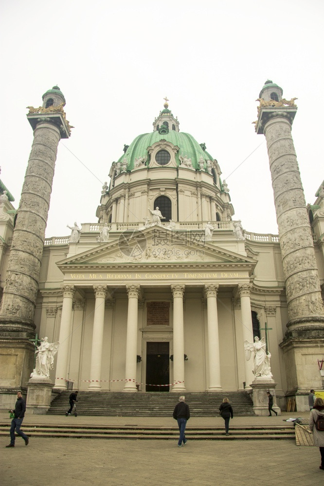 圣查尔斯教堂KarlskircheKarlsplatz在维也纳奥地利2018年月5日宗教基督圆顶图片