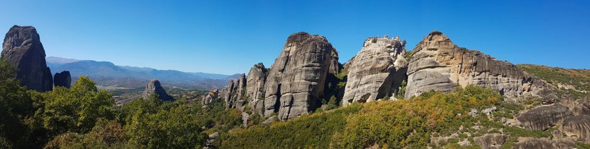 希腊Meteora岩石修道院建筑群全景森林老的图片