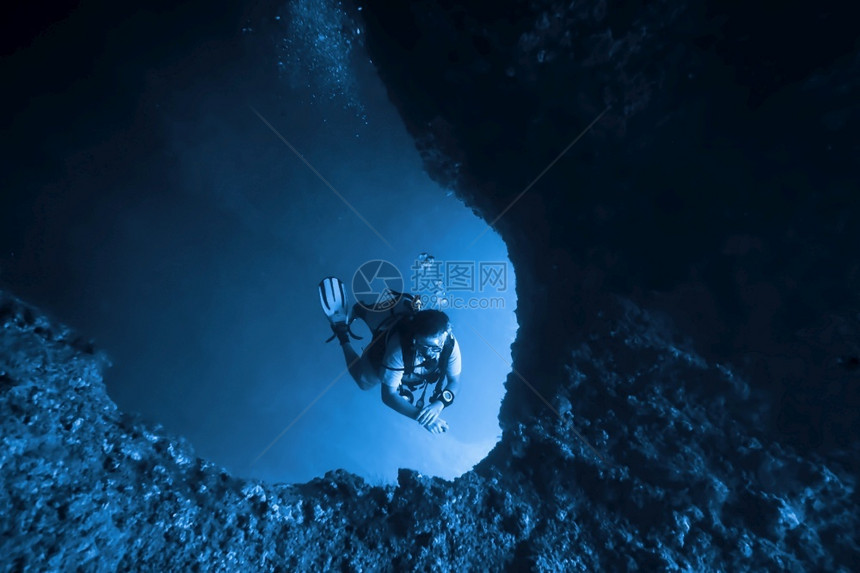 阳光海洋水肺岩洞潜图片