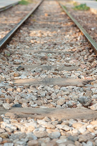 自然国与之间以中速运行的铁路轨道两国间以中速度运行的铁路轨道行业过境图片