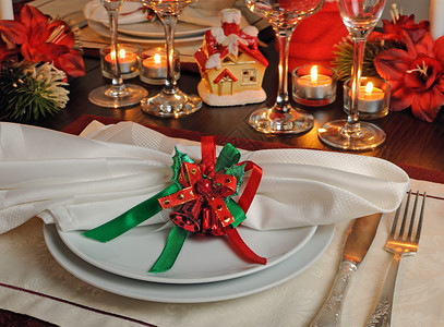 刀具餐厅晚圣诞节桌上的日餐巾纸图片