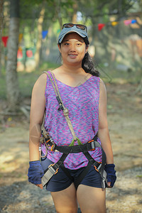 目的肖像身着安全套装的亚洲青少年准备打探险基地Asiana少年冒险图片