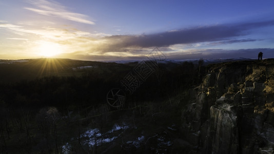 英格兰风景国民观山顶区希望谷的冬天图片