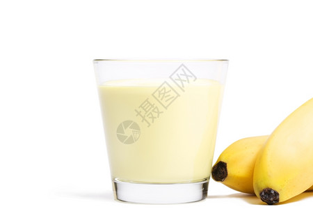 混合水果香蕉奶昔除奶昔在白种背景上则有香蕉热带图片