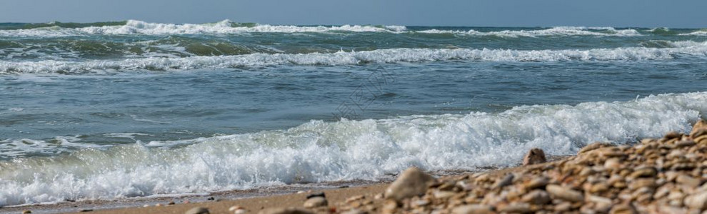 海岸沿的浪和岩石在伊斯雷尔岛的阿维沃夫意大利干净的电话图片