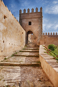 建筑学通往位于摩洛哥拉巴特Kasbah城外墙上的一座警卫塔斜坡有梯子向上走来线索脚步背景图片