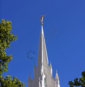 高的圣迭戈摩门寺天使莫罗尼雕塑像美利坚合众国圣地亚哥CA金属东图片