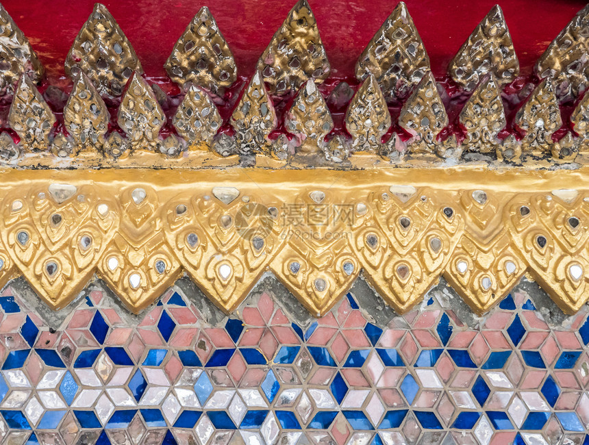 装饰品质地雕塑在泰国寺庙公共区教堂墙上挂有玻璃马赛克的光花板不需要财产放行图片