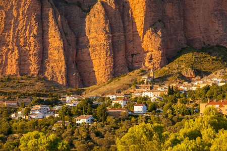 自然岩石西班牙韦斯卡阿拉贡的MallosdeRiglos爬坡道图片