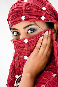 眼睛美丽的女人戴着红头围巾与世隔绝皮肤孟加拉语图片
