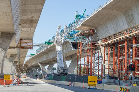 正在施工的公路支断片通道准备铁高速公路高清图片