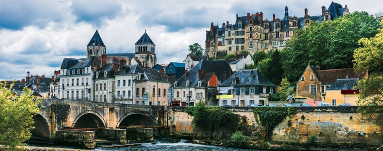圣艾尼昂地标吸引力中世纪镇圣阿希南法国图片