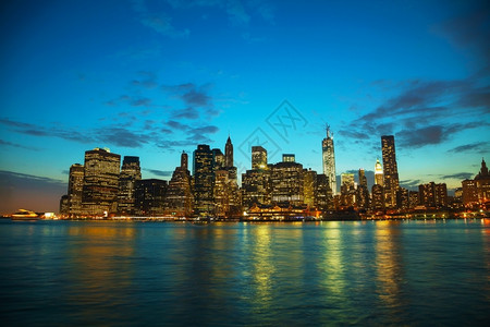 地标日落的夜晚纽约市城风景办公室大都会图片