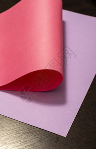 丰富多彩的质地光滑粉色和紫纸质材料设计几何单色形状壁纸设计背景图片