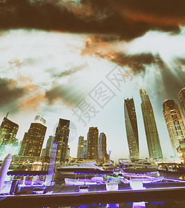 迪拜码头建筑夜间阿联酋迪拜码头建筑夜间阿联酋商业夜晚船图片
