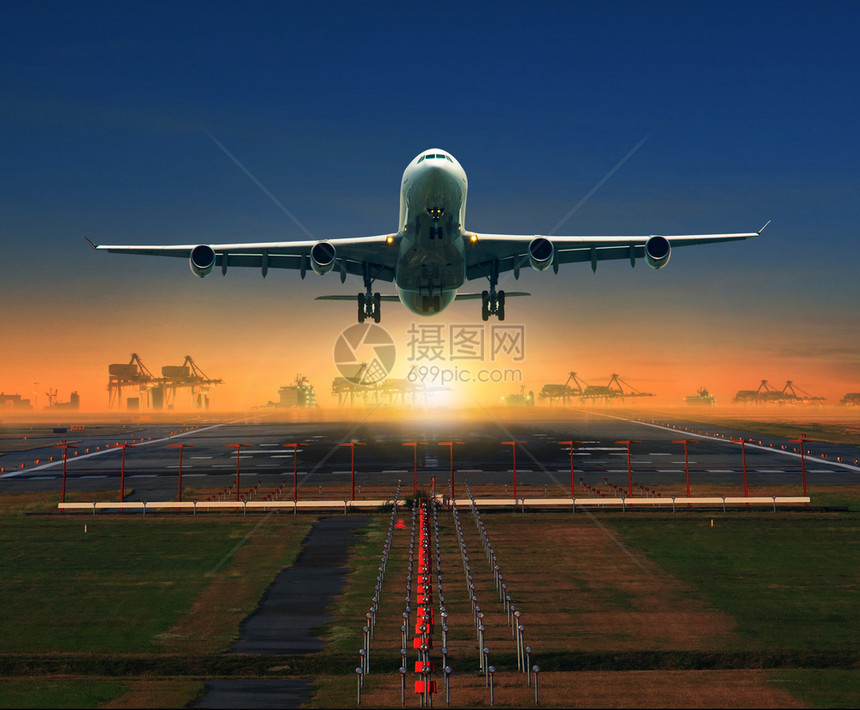 从机场跑道起飞用于旅行和后勤主题的飞机行及后勤专题昏暗运输离开图片