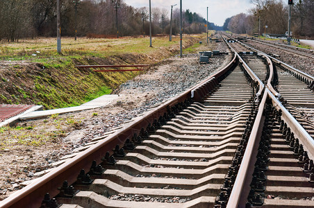 铁路走向远方几排钢轨铁路走向远方速度天空户外图片