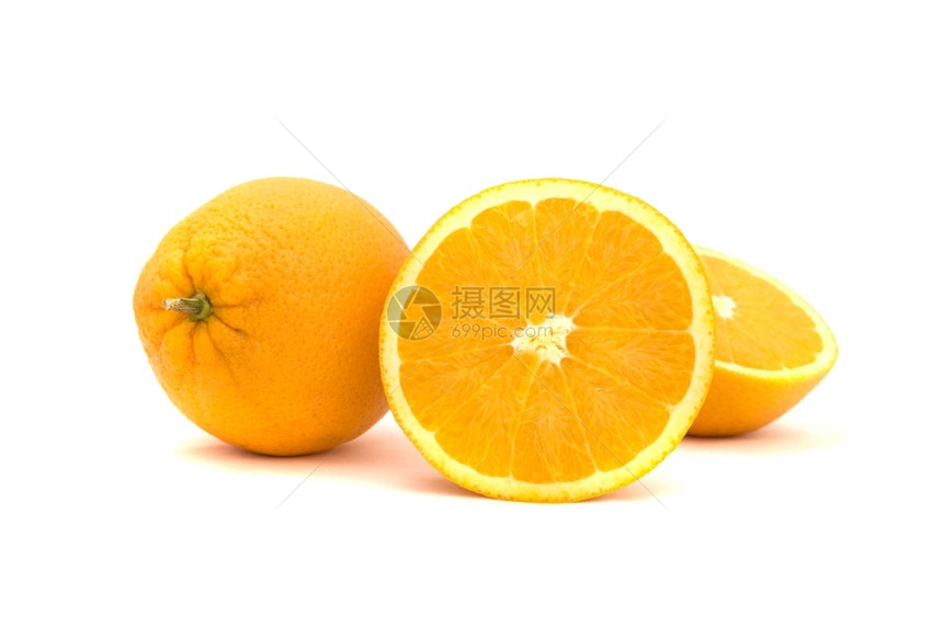 成熟热带白背景上孤立的橙色柑橘图片