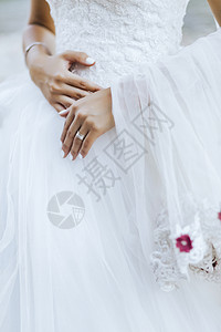 新娘和戒指在结婚礼服上模型爱漂亮的图片