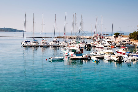 小型沿海城镇希腊夏季欧洲蓝色的村庄图片
