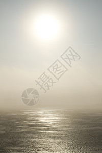 寒冷的湖泊和冬天太阳水晶南极户外图片