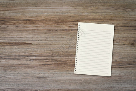 床单原木桌背景的空白笔记本板复制空间木信息背景图片