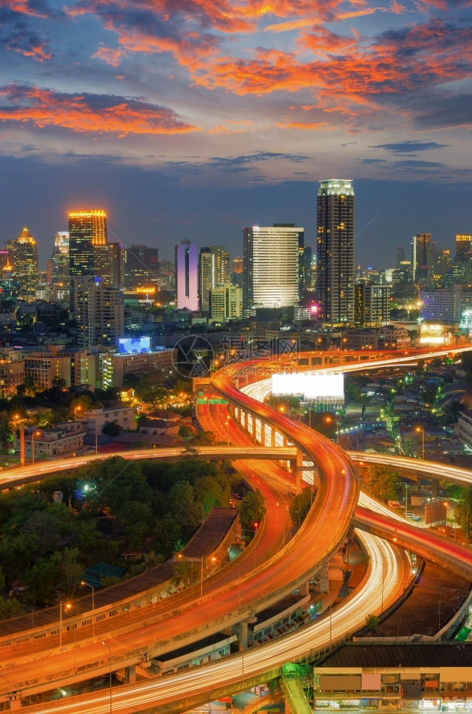 曼谷市高速公路夜景图片