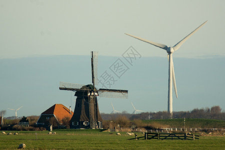 传统的优质旧风车和新荷兰图片