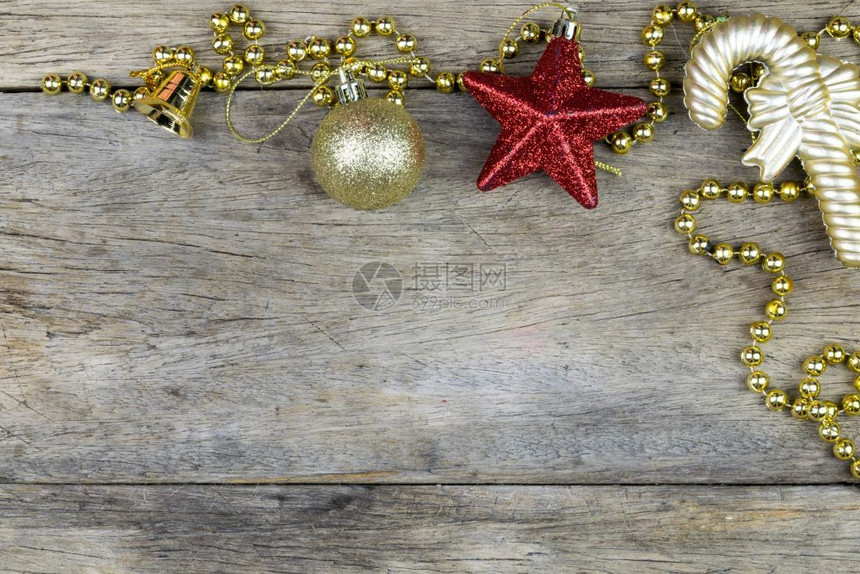 圣诞节问候礼物带有复制空间的老木背景圣诞装饰品图片