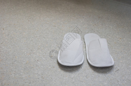 病人室地板上的鞋心想健康背景和病人的鞋看护养老金领取者家图片