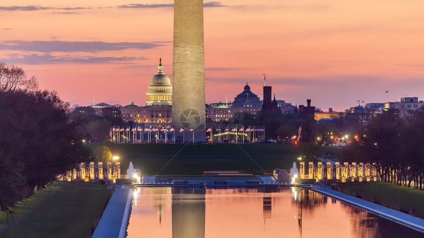 状态风景华盛顿纪念碑在日出时美国华盛顿特区的反射池中映照暮图片