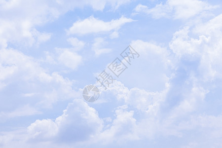 风自由明亮的云覆盖天空笼罩图片