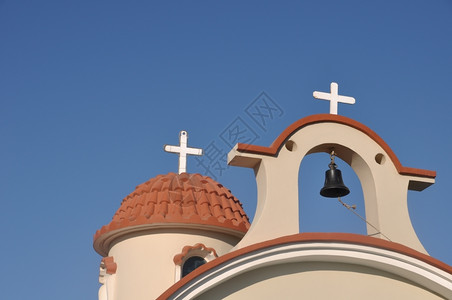 希腊高斯的美丽教堂的蓝色天空橙旅游宗教的高清图片