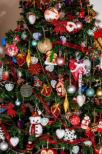 派对玩具装饰圣诞树图片