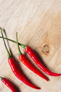 植物红鲜辣椒在木头桌上食物背景墨西哥人素食主义者背景图片