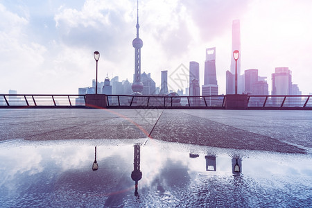 海滨中央摩天大楼国上海2017年月日上海天线在杭浦河上被打中图片