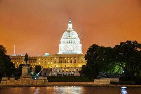 晚上国民建造日落时位于华盛顿特区的美国会大楼华盛顿图片