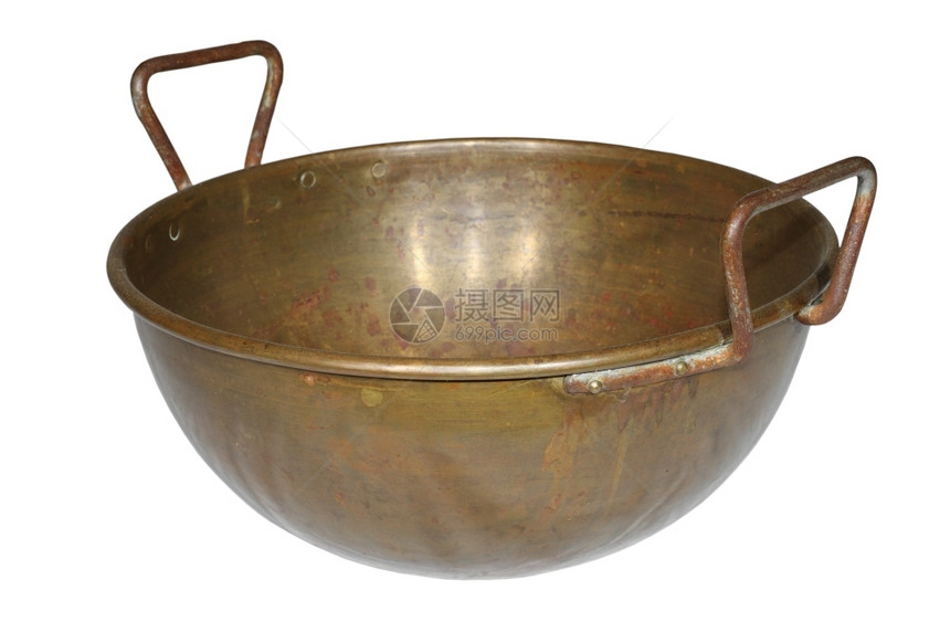 目的手工制作古老风化铜锅在白色背景上被隔绝金属图片