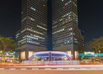 新加坡城市背景之摩天大楼的黄昏地标点财富景观喷泉图片