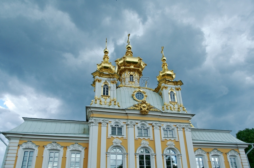 流动俄语彼得霍夫宫圣和保罗堡教堂俄罗斯2015年6月3日圣徒图片